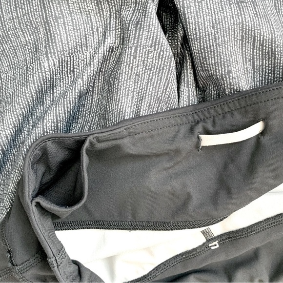 Lululemon Run: Inspire Crop II *All Luxtreme Burlap Texture Black Dune / Black 8 - Picture 11 of 12